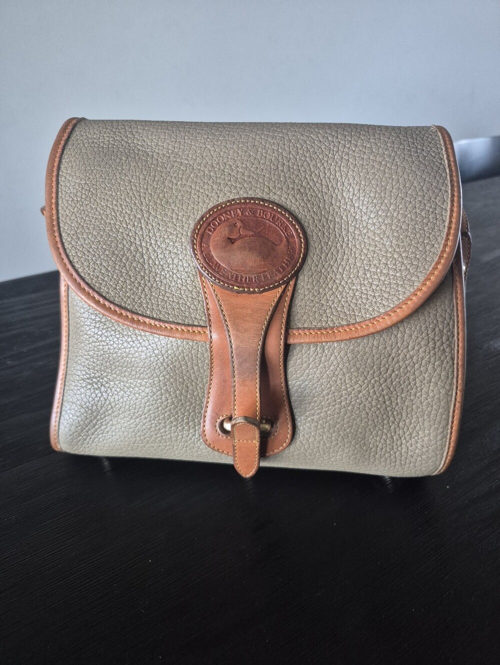 Vintage Dooney & Bourke R25 Medium Essex AWL Leather Crossbody Taupe British Tan